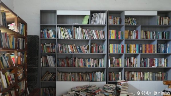 配资资讯 菏泽79岁老人卖废品换书，免费开了60年图书馆